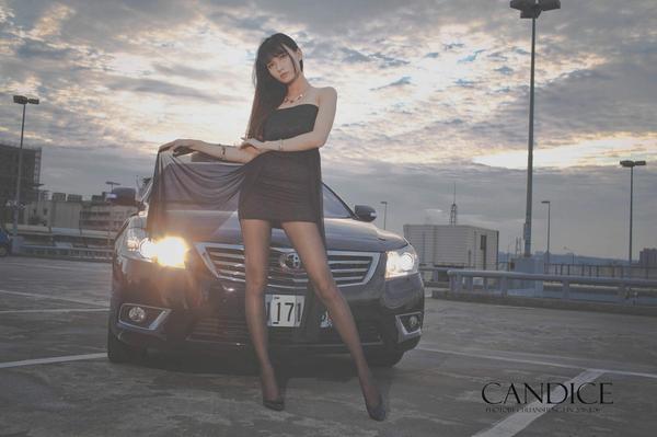 Taiwan Model Cai Yi Xin《Car Outside》Pictures