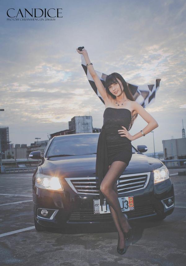 Taiwan Model Cai Yi Xin《Car Outside》Pictures