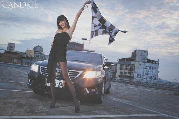 Taiwan Model Cai Yi Xin《Car Outside》Pictures