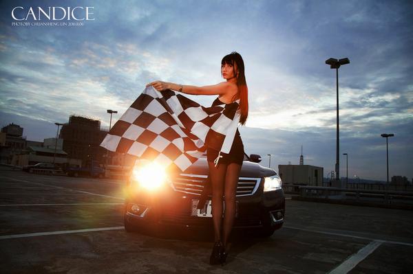 Taiwan Model Cai Yi Xin《Car Outside》Pictures