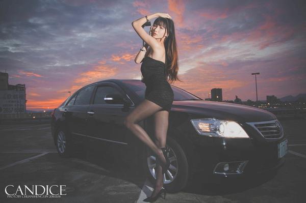 Taiwan Model Cai Yi Xin《Car Outside》Pictures