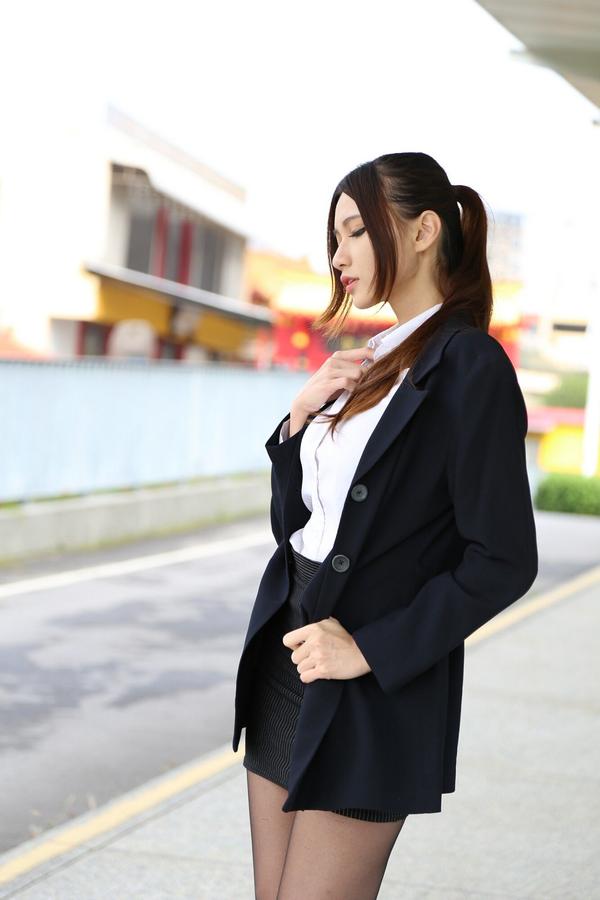 Taiwan Model Cai Yi Xin《Black Silk OL on Street》Pictures