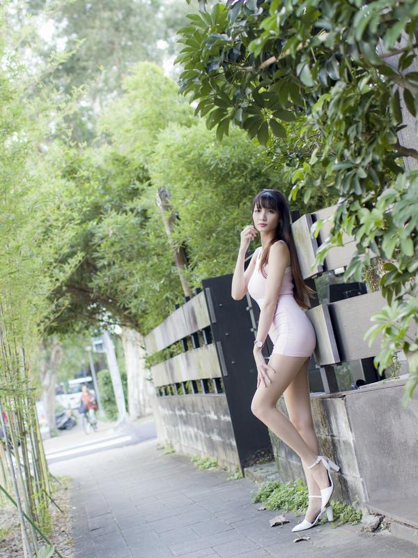 Taiwan Pretty Girl Cai Yi Xin《CKS Memorial Hall and Fujing Street》Pictures