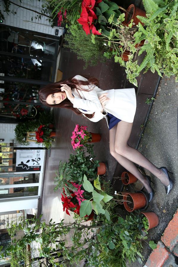 Cai Yi Xin Beautiful Legs Temperament Picture and Photo