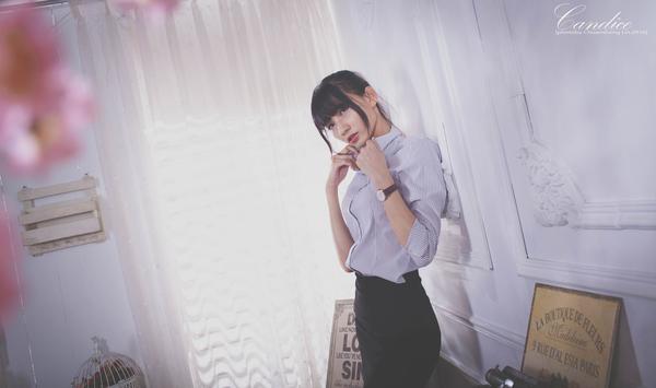 Taiwan Pretty Girl Cai Yi Xin Black Silk and Uniform Legs in Shed Pictures