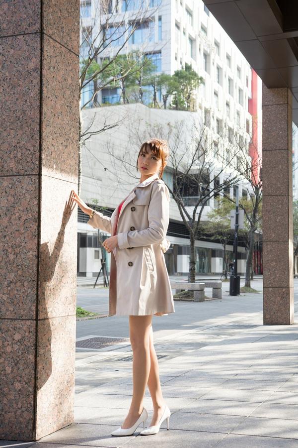 Taiwan Pretty Girl Cai Yi Xin《Fasional Windbreaker in Xinyi District》Pictures