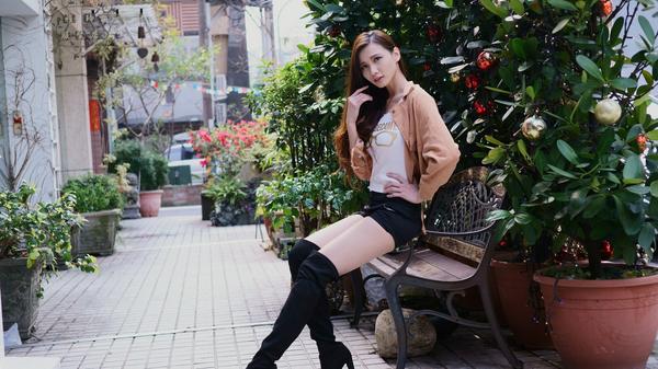 Taiwan Social Celebrity Cai Yi Xin Six Clothes Photographic