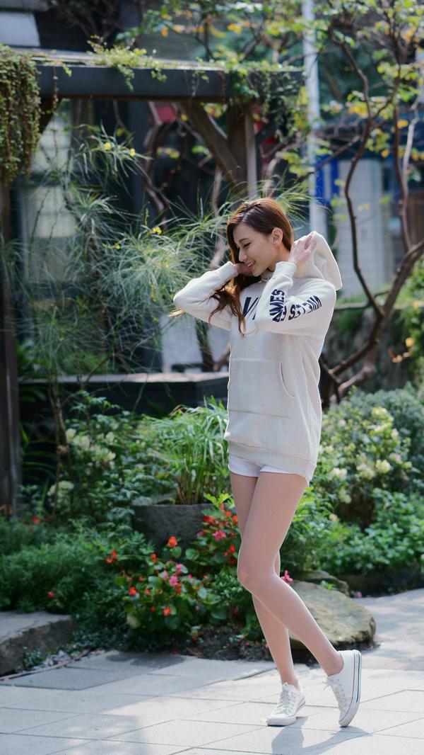 Taiwan Social Celebrity Cai Yi Xin Six Clothes Photographic