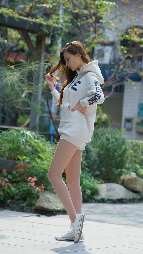 Taiwan Social Celebrity Cai Yi Xin Six Clothes Photographic