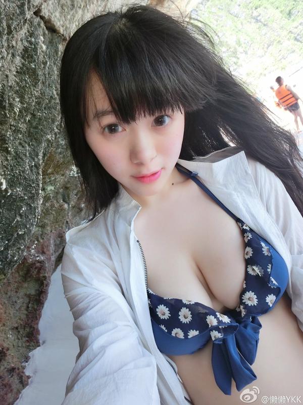 Huang Ye Sheng Cute Bikini Picture and Photo