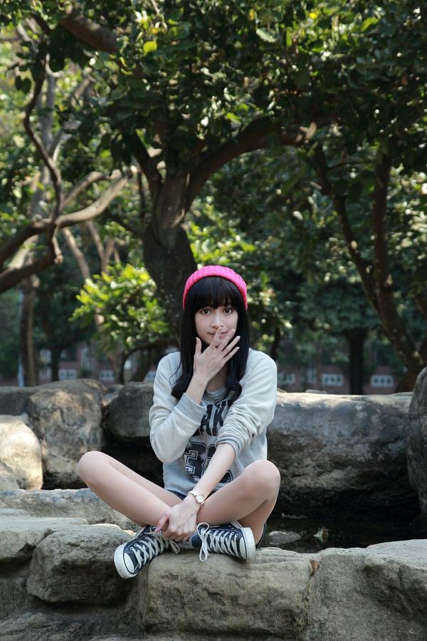 Duan Jing Yao Beautiful Legs Picture and Photo