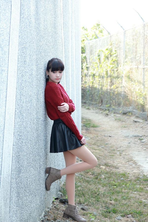 Duan Jing Yao Beautiful Legs Picture and Photo