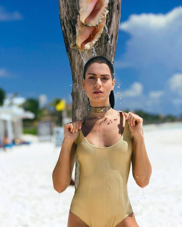Hot Model Bárbara Boller Can't Cover Her Nice Body