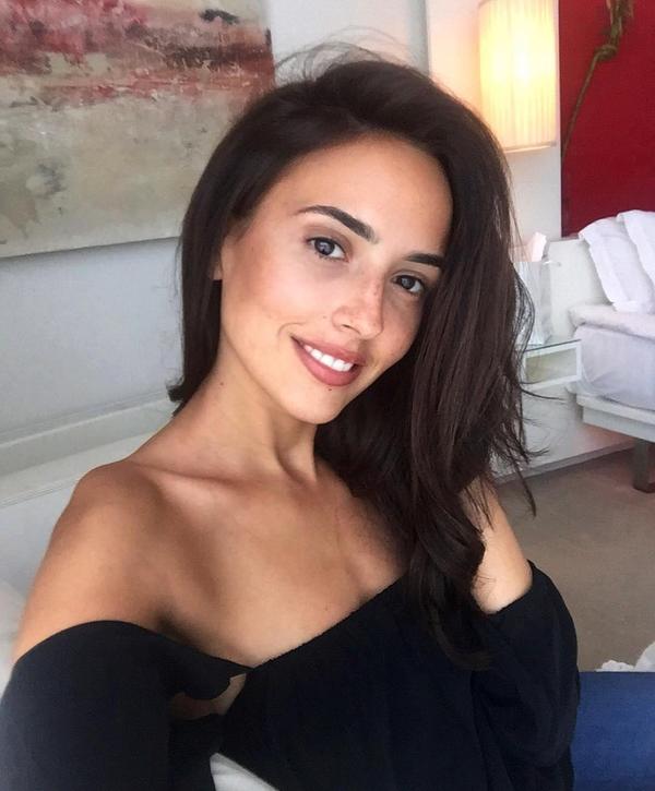 Nadia Forde Sexy Bra Picture and Photo
