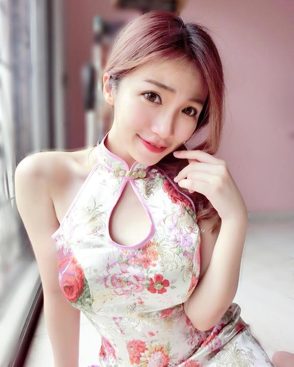 Annqi Deng Lovely and Cute Picture and Photo