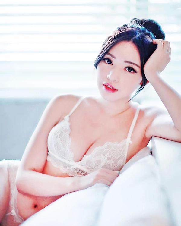 Xie Li Qi Sexy Photographer Picture and Photo