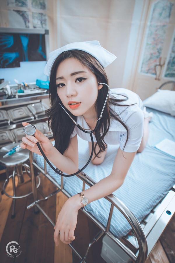 Xie Li Qi Beautiful Legs Nurse Picture and Photo